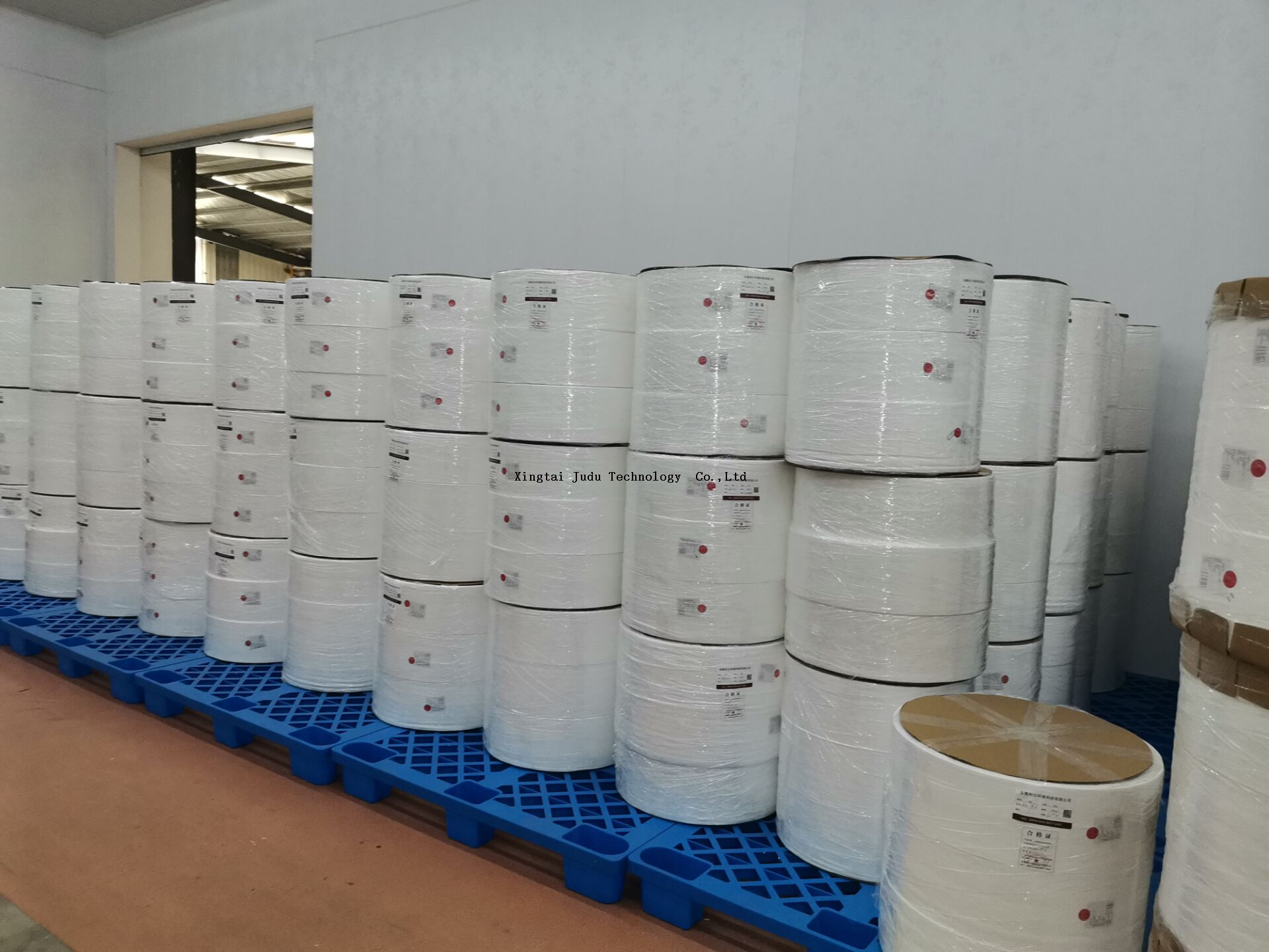 Proveedor de maquinaria de fábrica caliente 2020 Pp Máquina de soplado en fusión de tela no tejida / Precio de la máquina de fabricación de tela soplada en fusión de 1200 mm