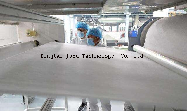 Máquina para fabricar telas sopladas en fusión de alta eficiencia de 1600 mm, línea de producción de telas no tejidas sopladas en fusión pp